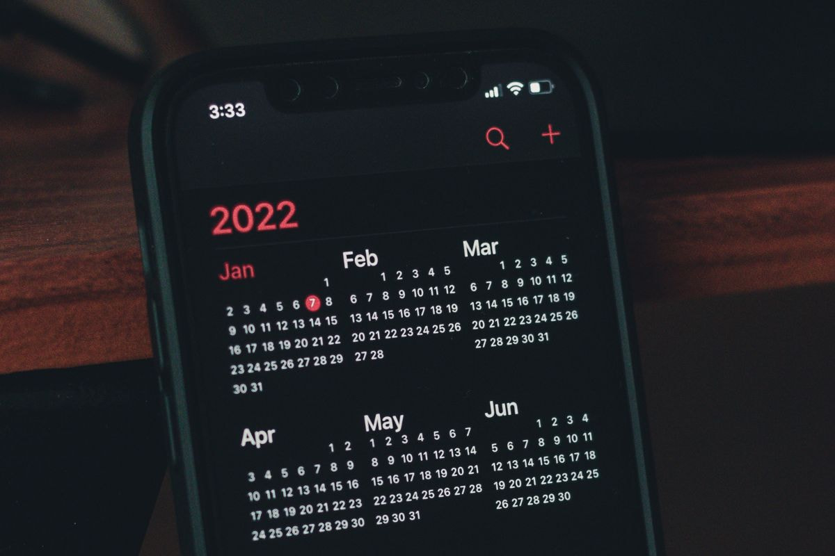 2022 Calendar on a mobile phone