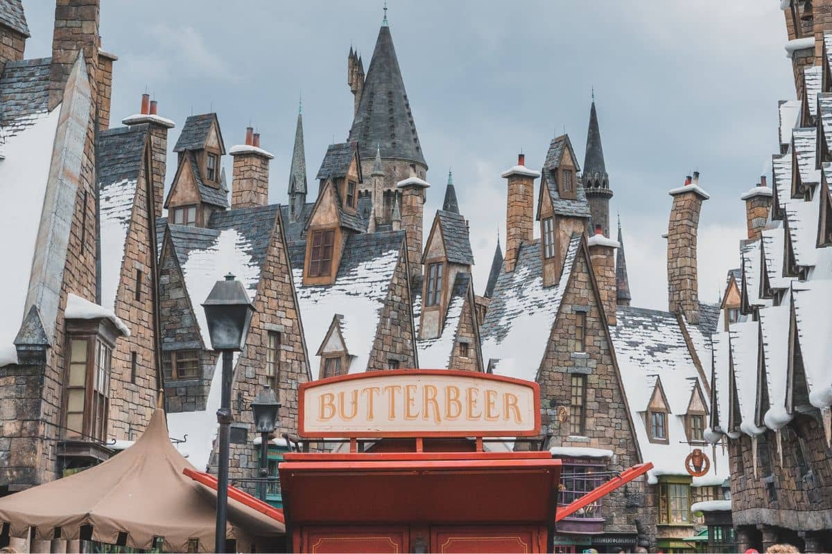 Sign that says BUTTERBEER at Hogsmeade in Universal Orlando