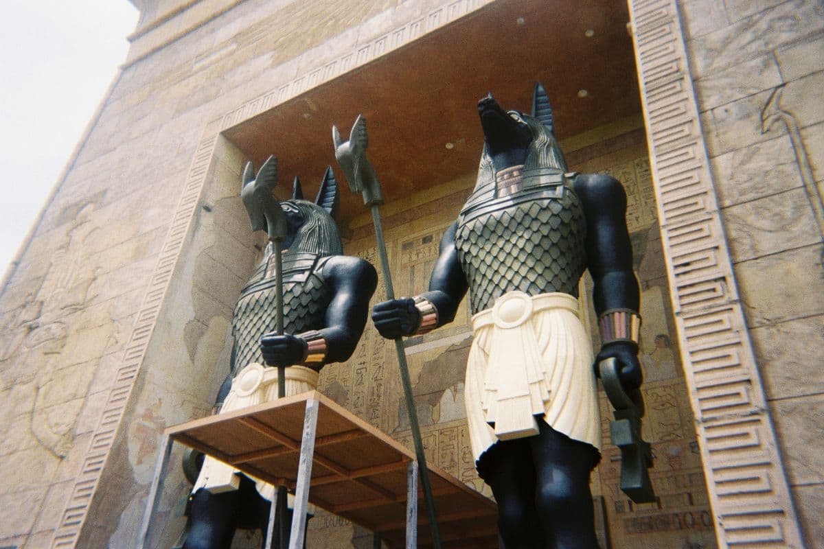 Two Jackal-headed statues at the entrance of the Revenge of the Mummy ride