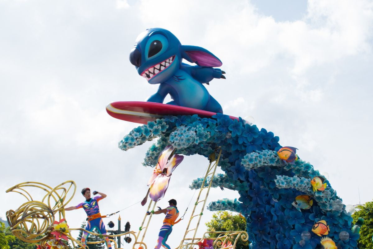 Statue of Stitch riding a surfboard on a wave made of blue flowers