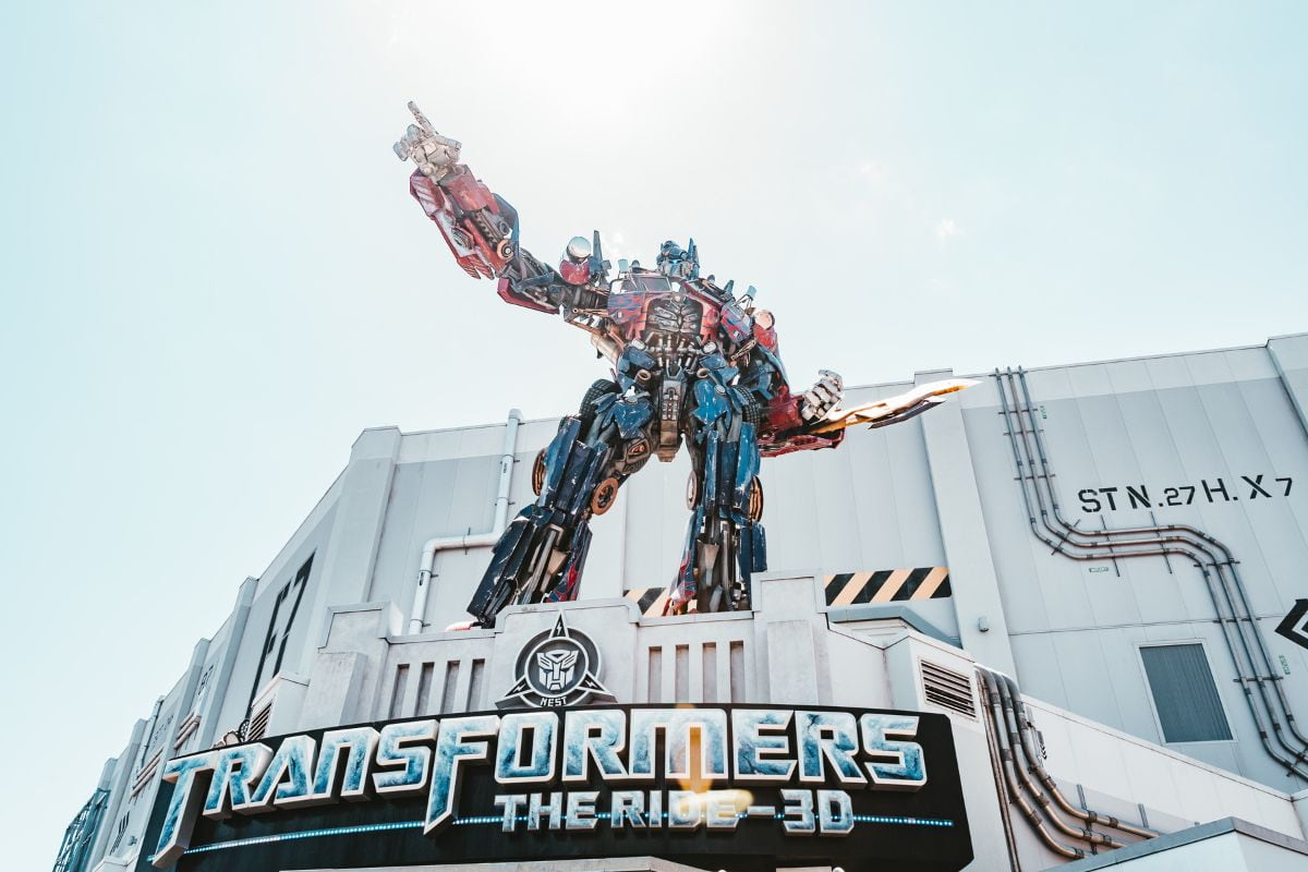 Statue of Optimus Prime at the entrance of Transformers The Ride - 3D at Universal Studios