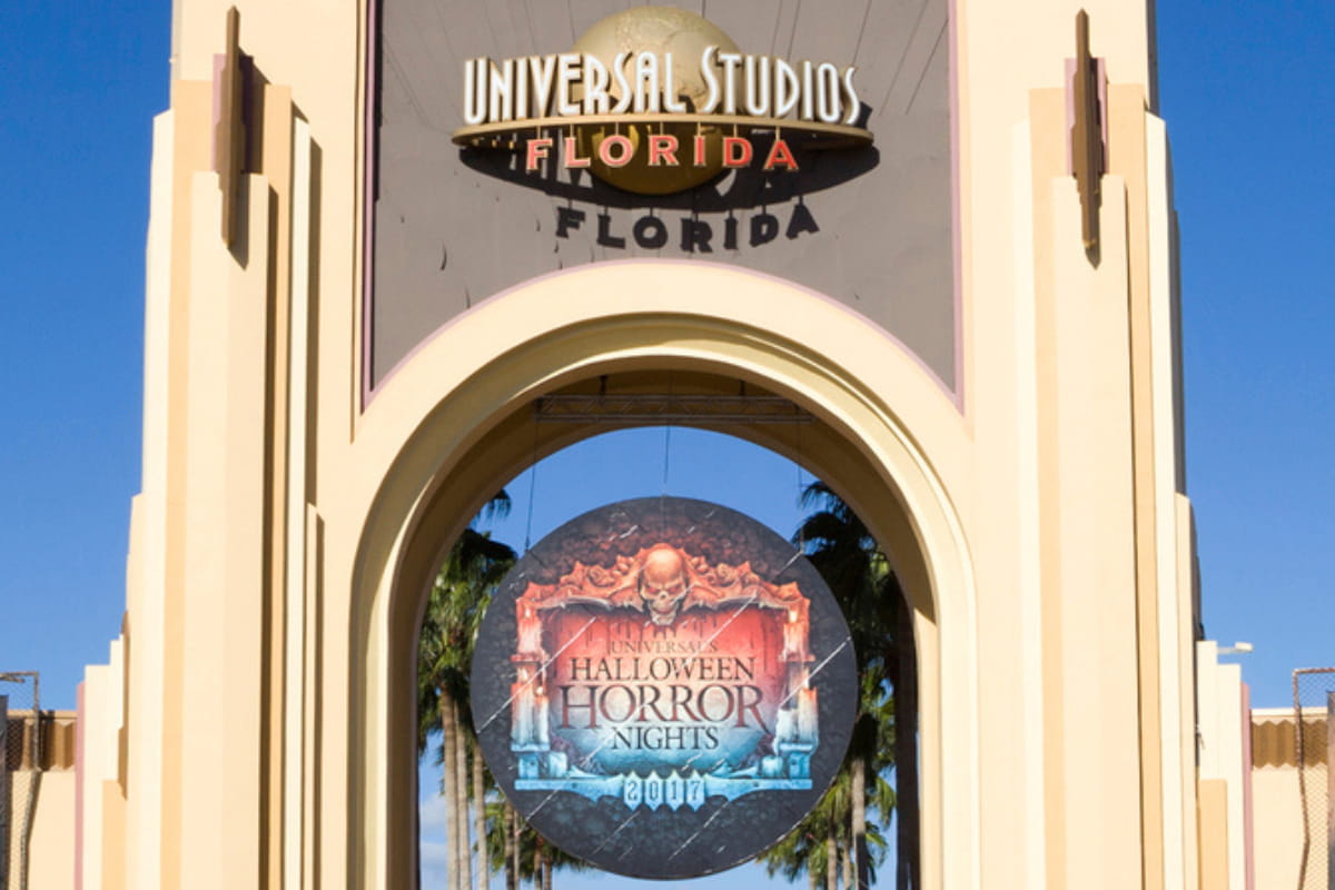 Sign at the Universal Studios Florida entrance advertising the Halloween Horror Nights